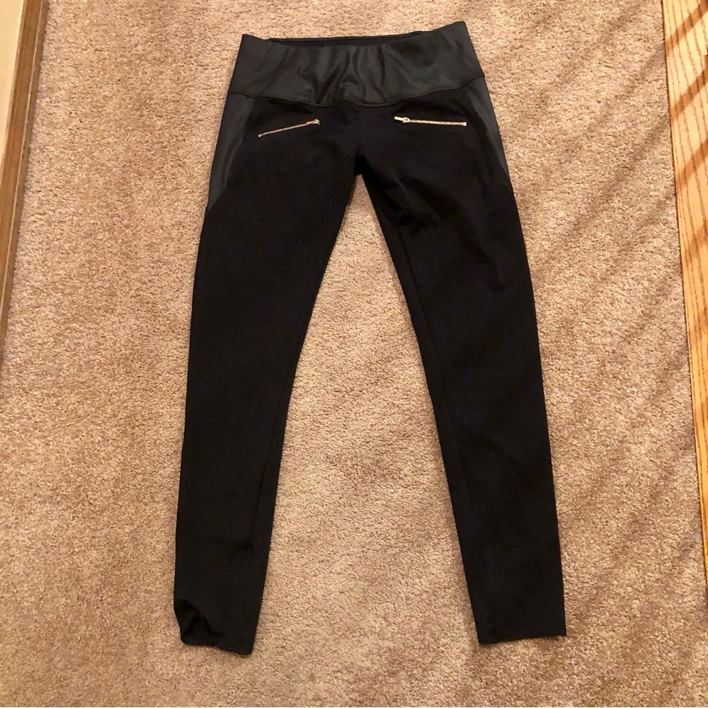 ADAY Throw & Roll Mid-rise Leggings - size M